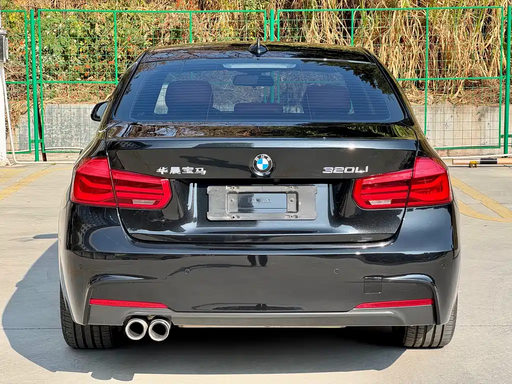 BMW 3 Series 2019 — фото 11