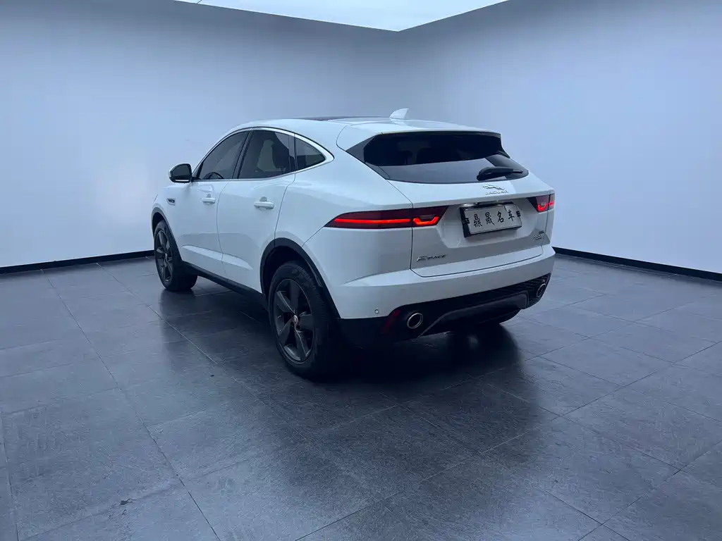 Jaguar E-PACE 2020 — фото 12