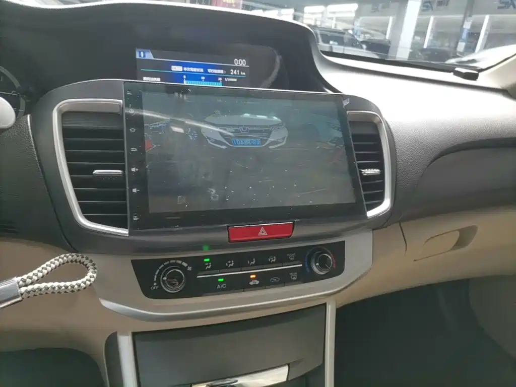 Honda Accord 2015 — фото 13