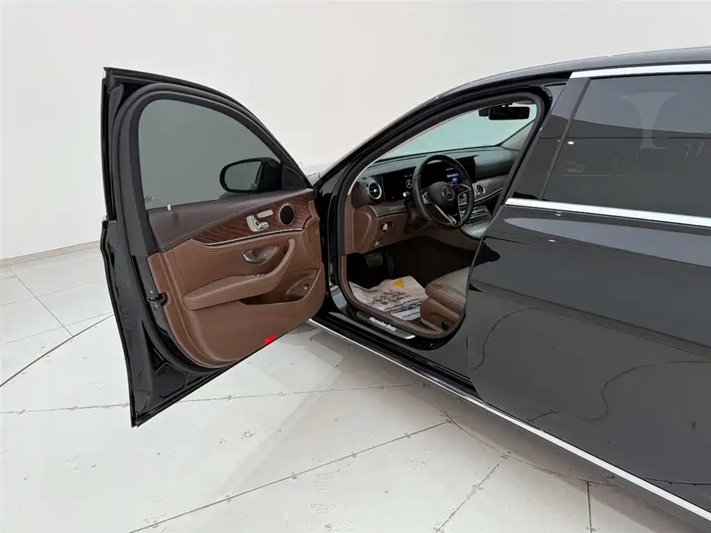 Mercedes-Benz E-Class 2023 — фото 13