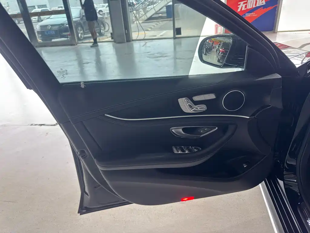 Mercedes-Benz E-Class 2018 — фото 17