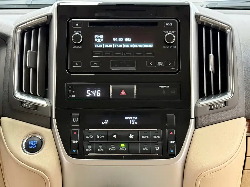 Toyota Land Cruiser 2018 — фото 10