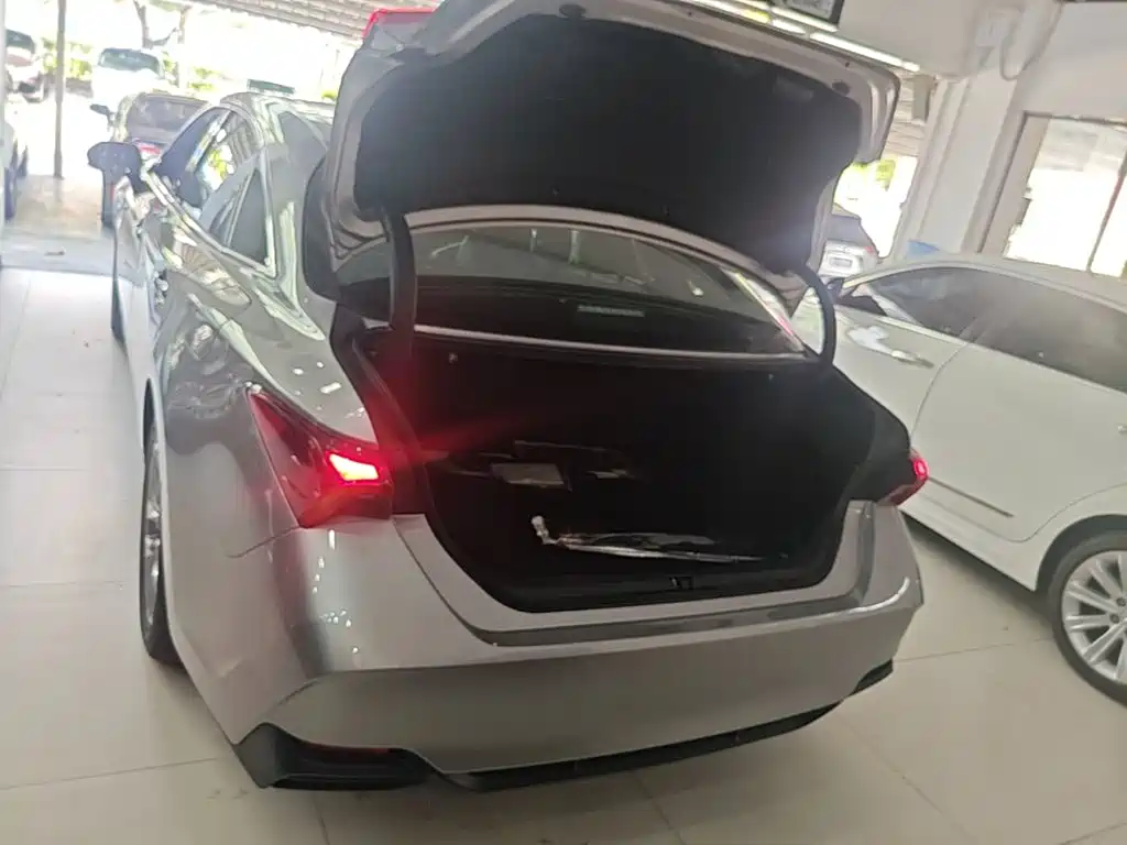 Toyota Avalon 2020 — фото 19