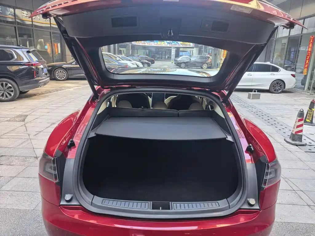 Tesla Model S 2016 — фото 12