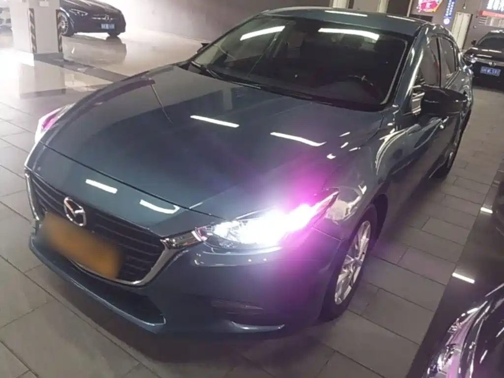 Mazda 3 Axela 2018 — фото 1
