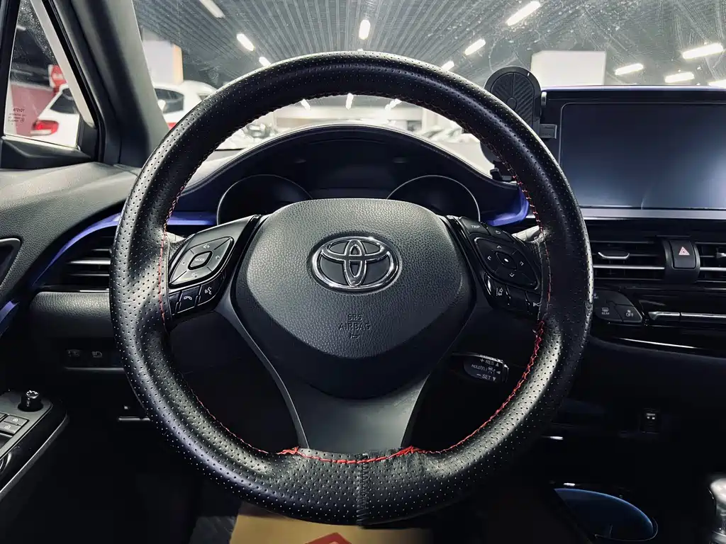 Toyota C-HR 2021 — фото 14