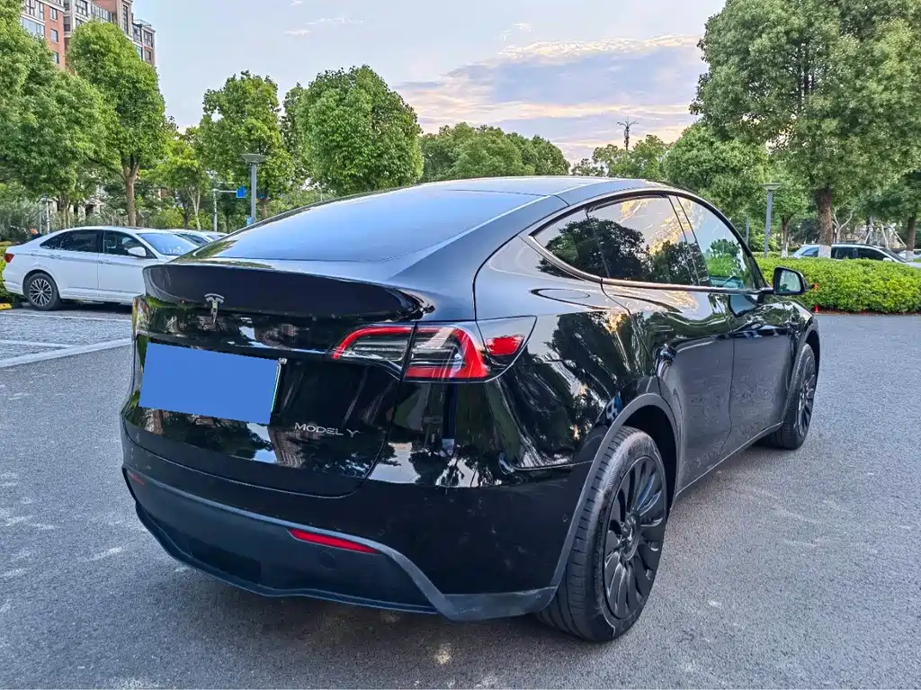 Tesla Model Y 2022 — фото 16