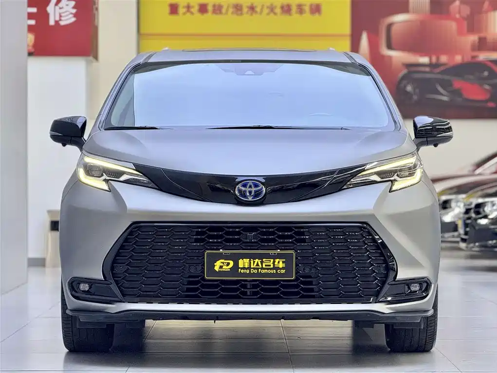 Toyota Sienna 2022 — фото 2