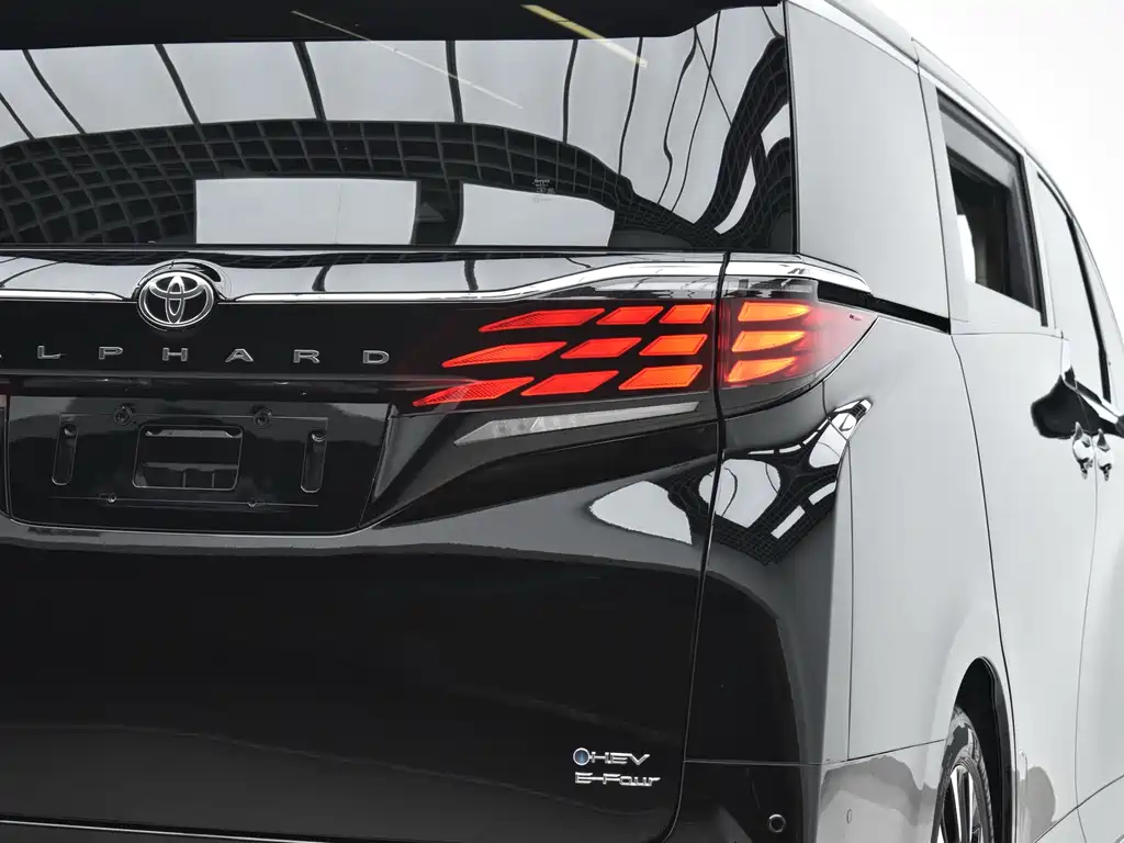 Toyota Alphard 2024 — фото 27