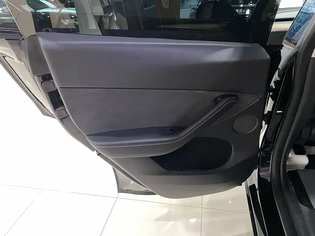 Tesla Model Y 2023 — фото 11