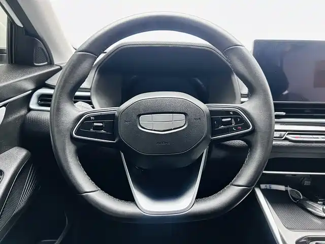 Geely Emgrand 2025 — фото 10