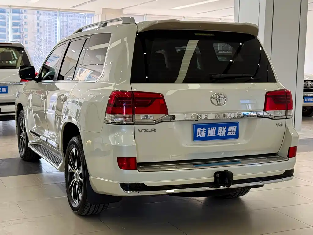 Toyota Land Cruiser 2020 — фото 18