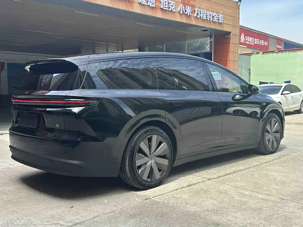 Li Auto i8 2025 — фото 4