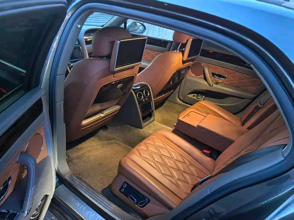 Bentley Flying Spur 2018 — фото 6
