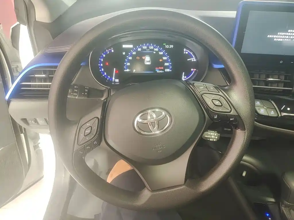 Toyota C-HR 2023 — фото 11