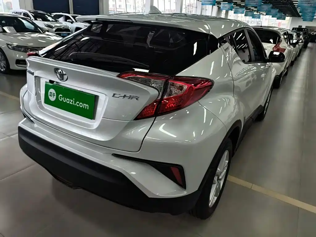 Toyota C-HR 2023 — фото 7