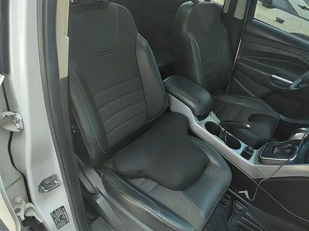 Ford Kuga 2016 — фото 25