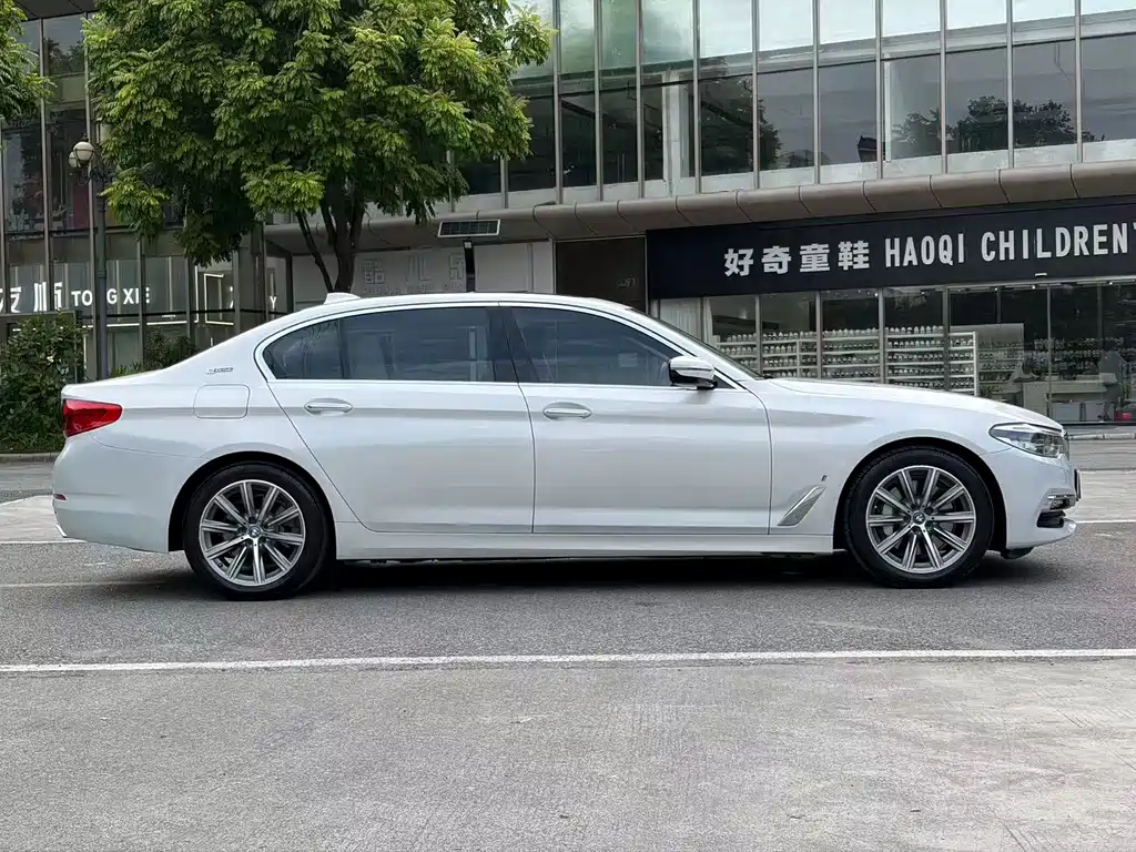 BMW 5 Series New Energy 2018 — фото 6