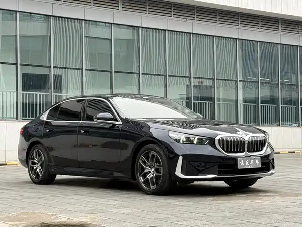 BMW 5 Series 2025