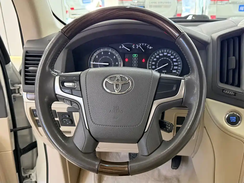 Toyota Land Cruiser 2020 — фото 10