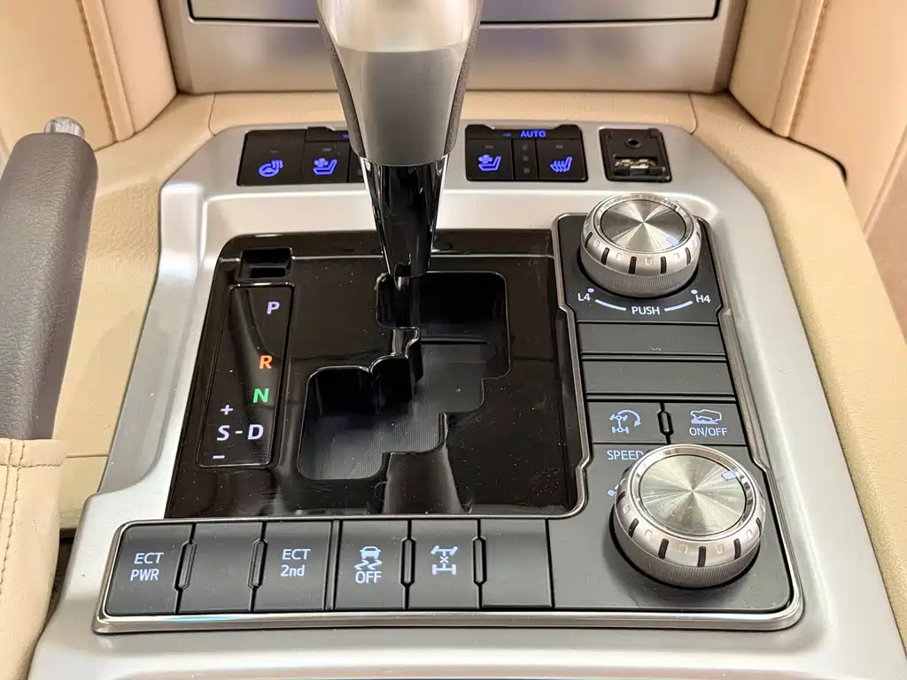 Toyota Land Cruiser 2020 — фото 13
