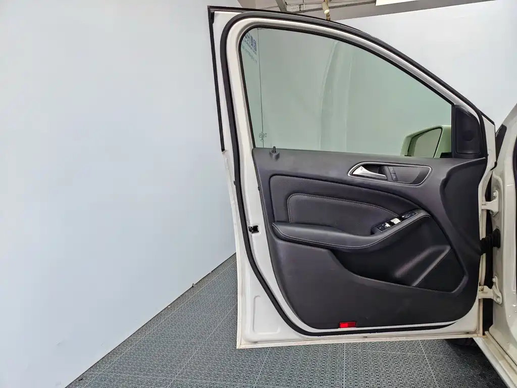 Mercedes-Benz B-Class 2015 — фото 11