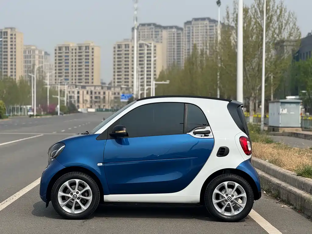 smart Fortwo 2019 — фото 19