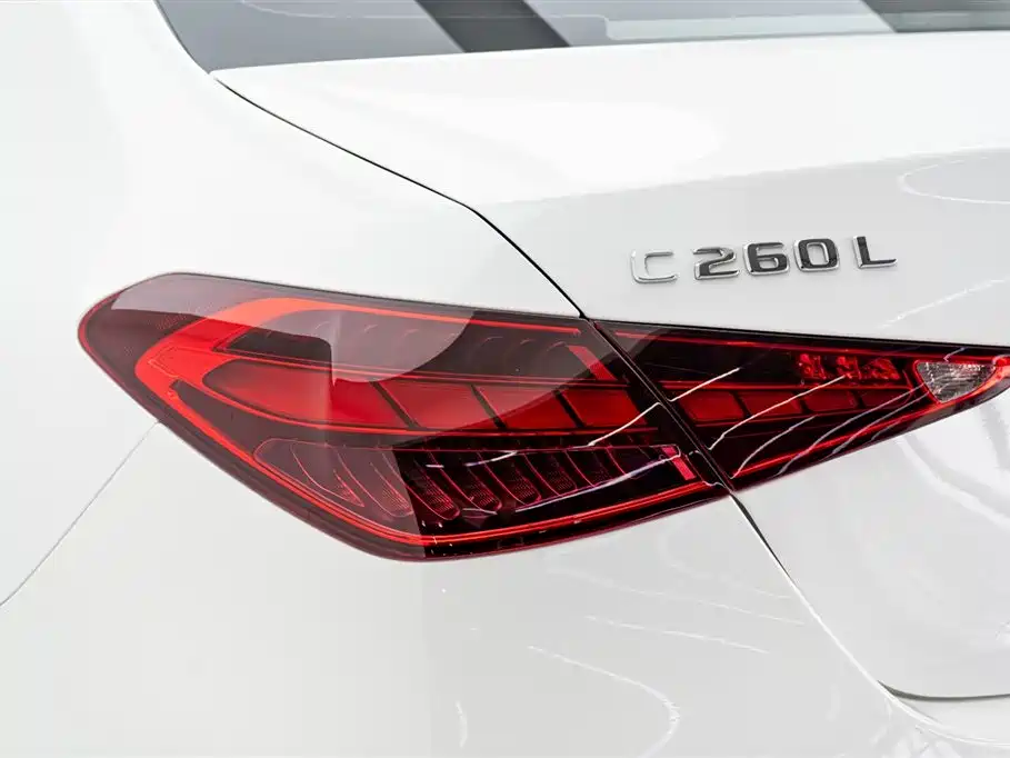 Mercedes-Benz C-Class 2025 — фото 11