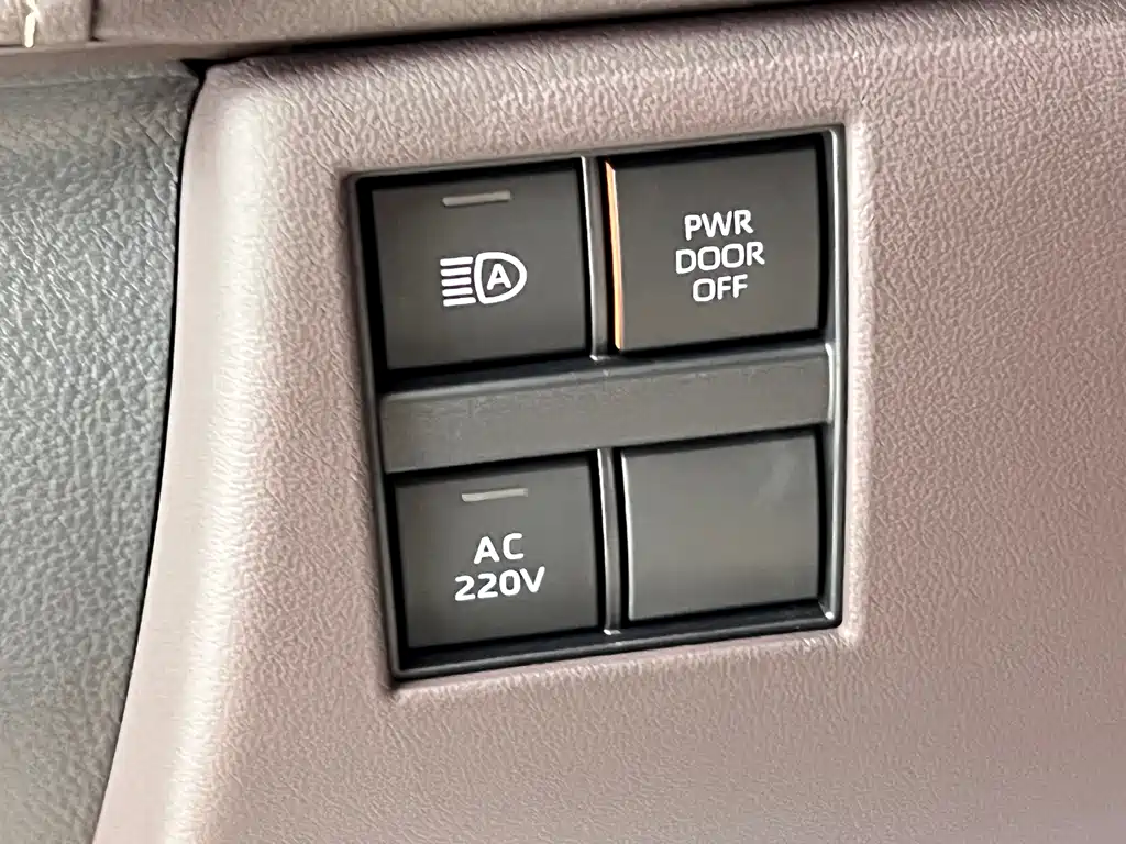 Toyota Alphard 2025 — фото 20