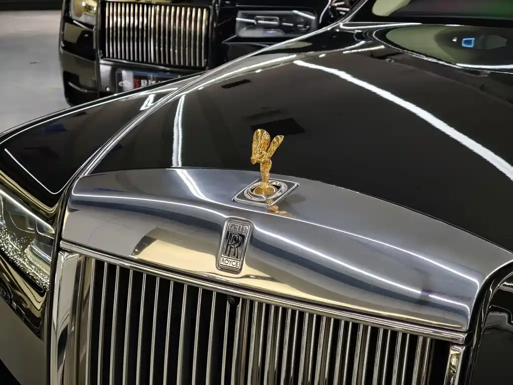Rolls-Royce Phantom 2023 — фото 6