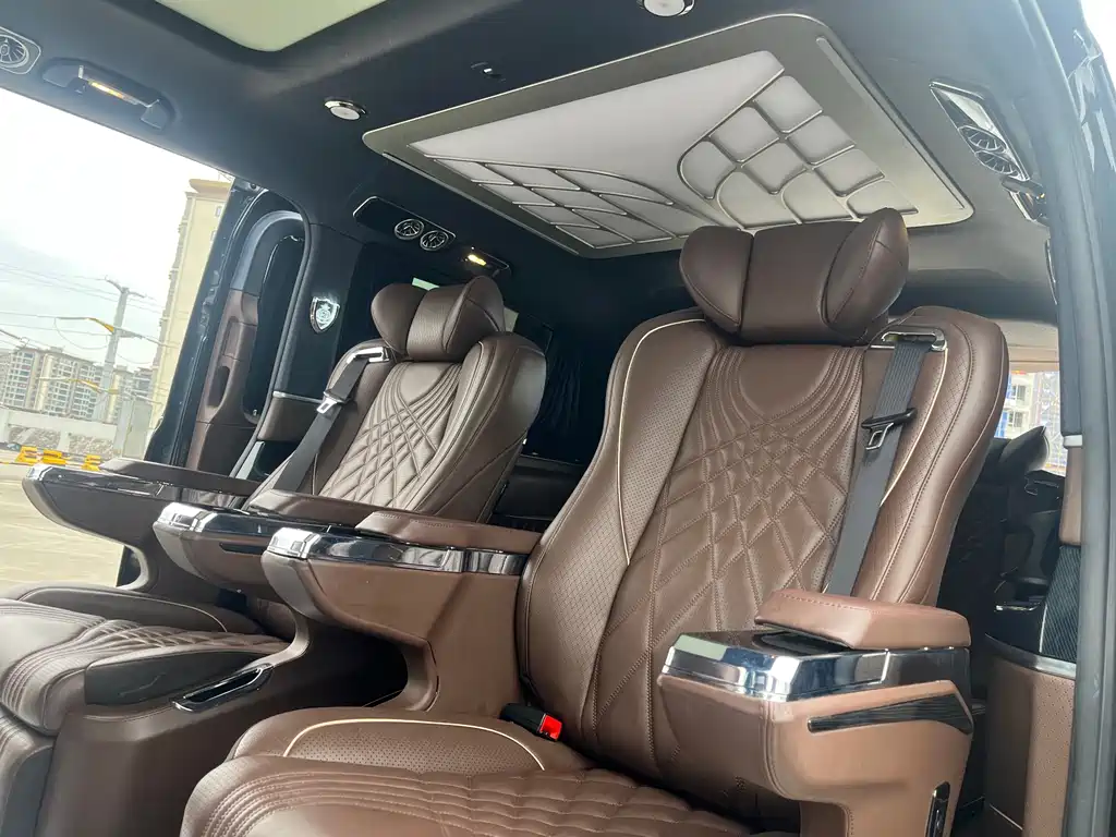 Mercedes-Benz V-Class 2021 — фото 10