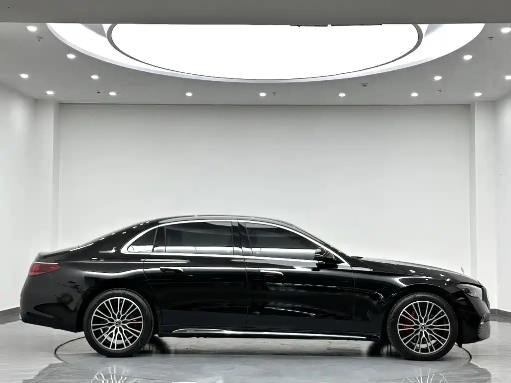 Mercedes-Benz E-Class 2025 — фото 3