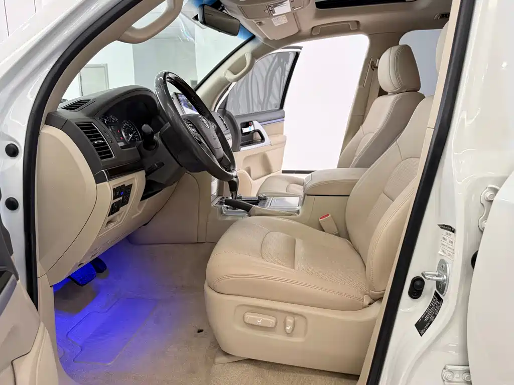 Toyota Land Cruiser 2020 — фото 11