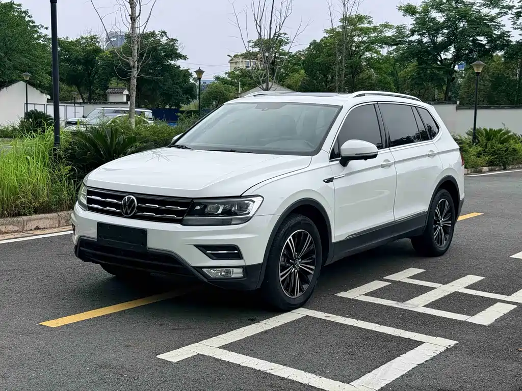 Volkswagen Tiguan L 2020 — фото 1