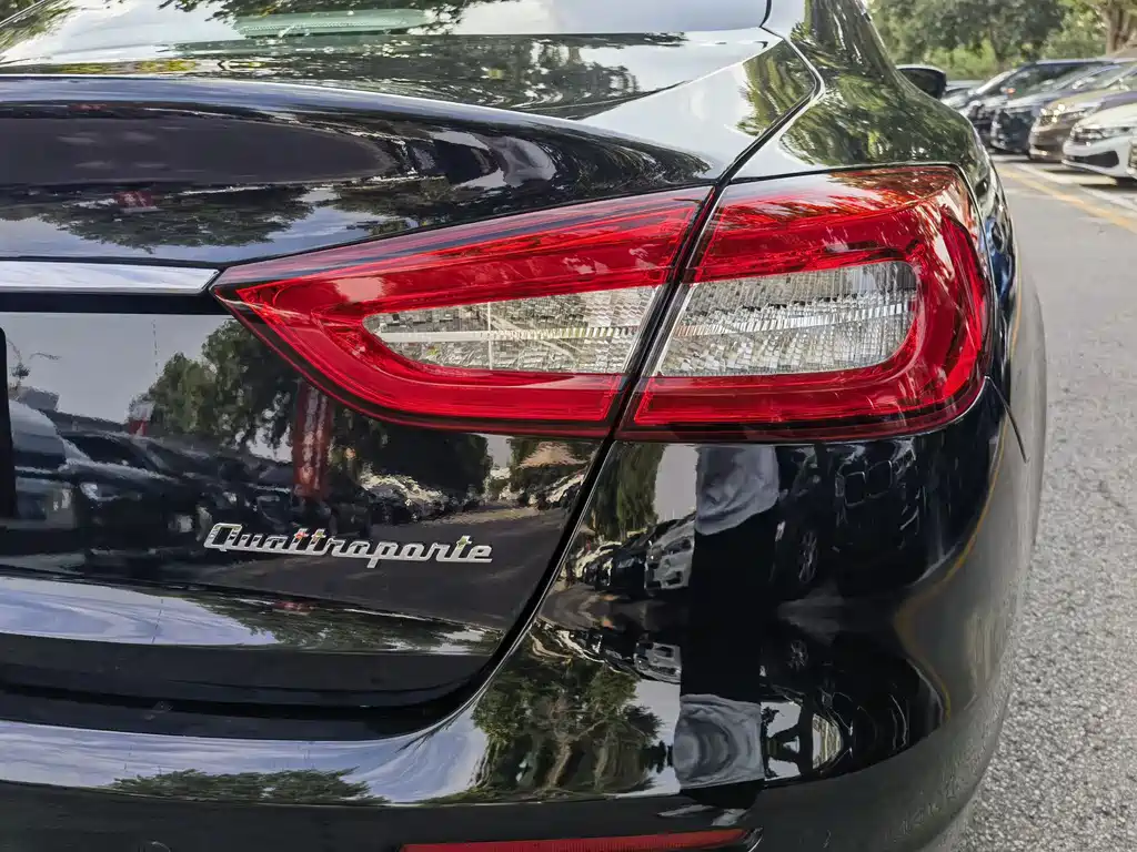 Maserati Quattroporte 2017 — фото 13