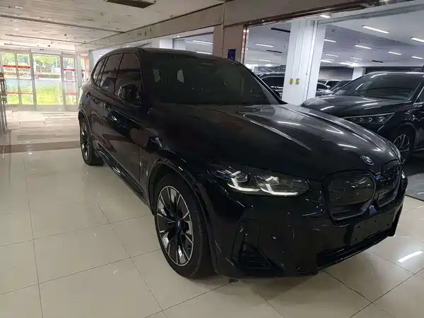 BMW iX3 2024