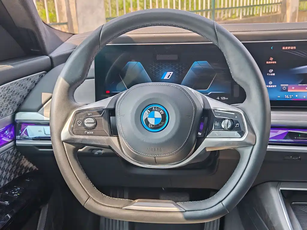 BMW i7 2024 — фото 15