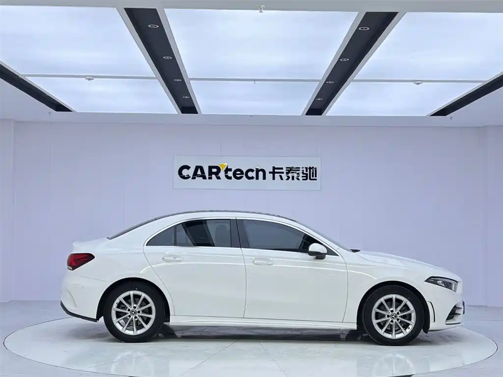 Mercedes-Benz A-Class 2022 — фото 6