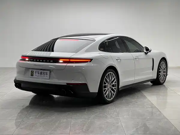 Porsche Panamera 2025