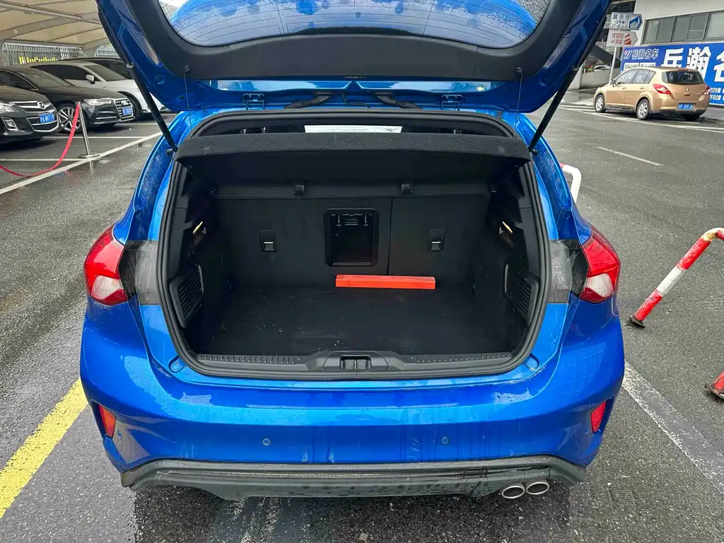 Ford Focus 2021 — фото 16