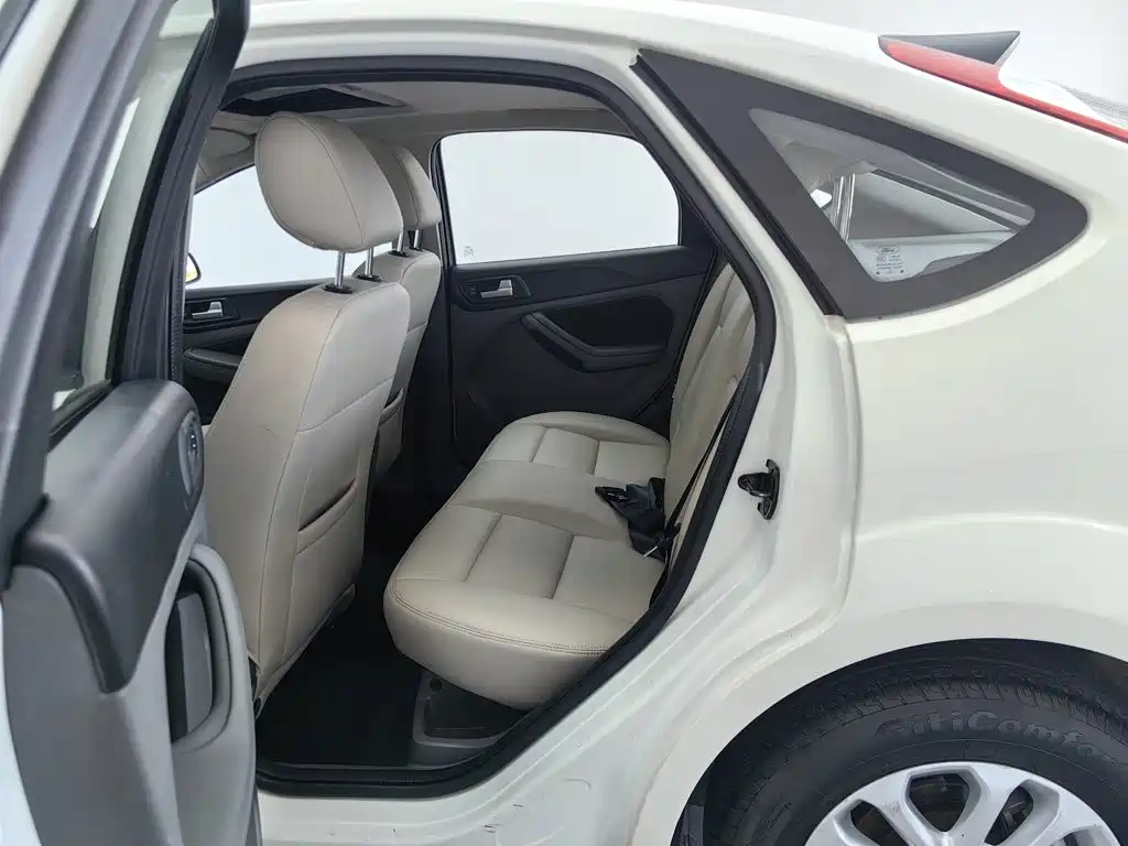 Ford Focus 2014 — фото 15