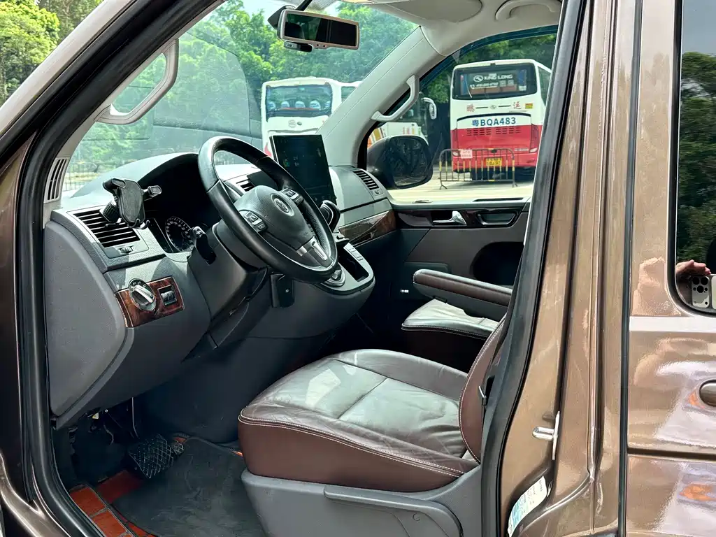 Volkswagen Multivan 2015 — фото 13