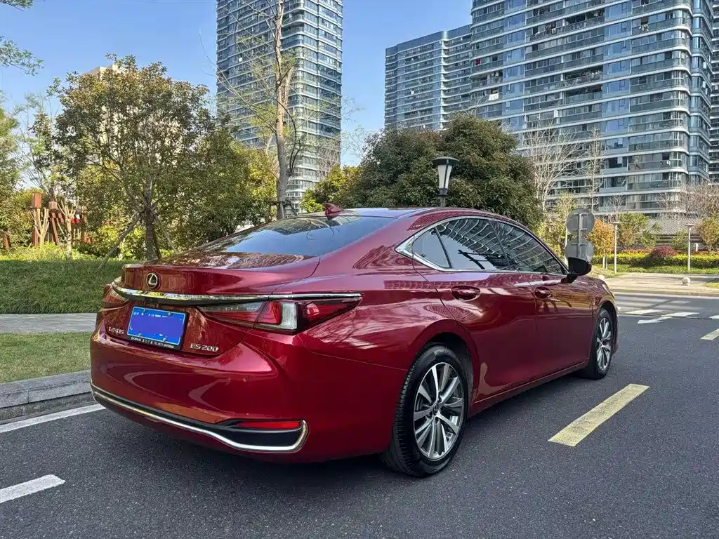 Lexus ES 2018 — фото 4
