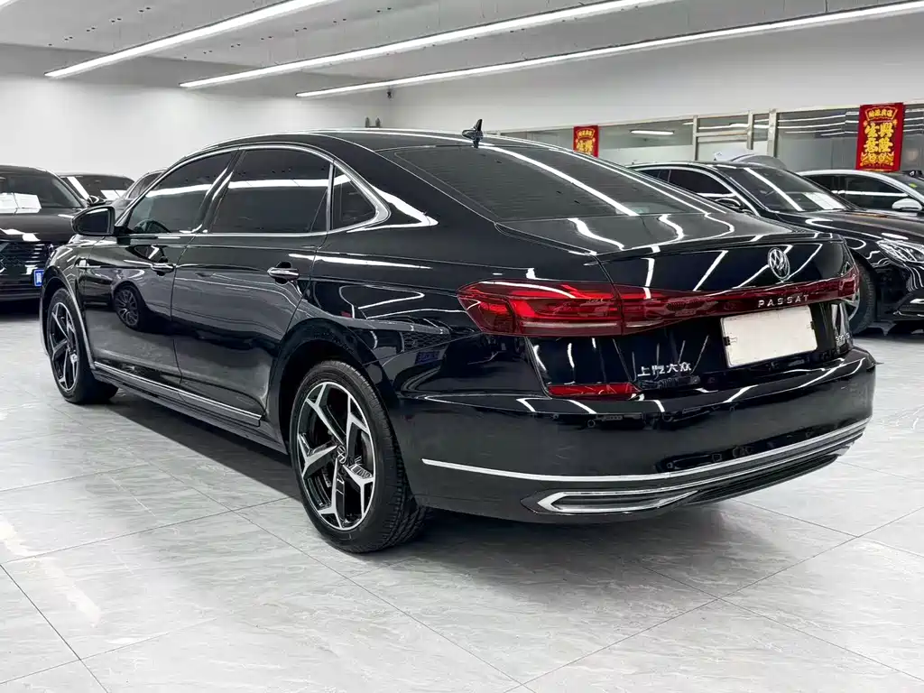 Volkswagen Passat 2023 — фото 4