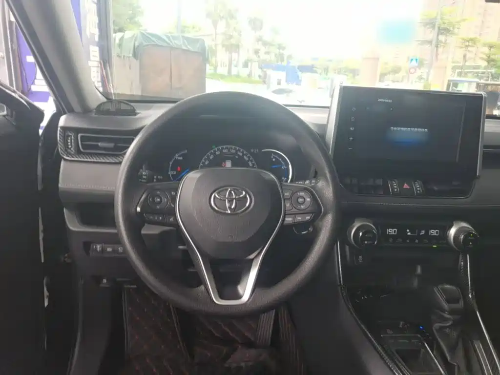Toyota RAV4 2020 — фото 11