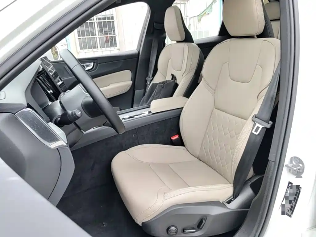 Volvo XC60 2025 — фото 15