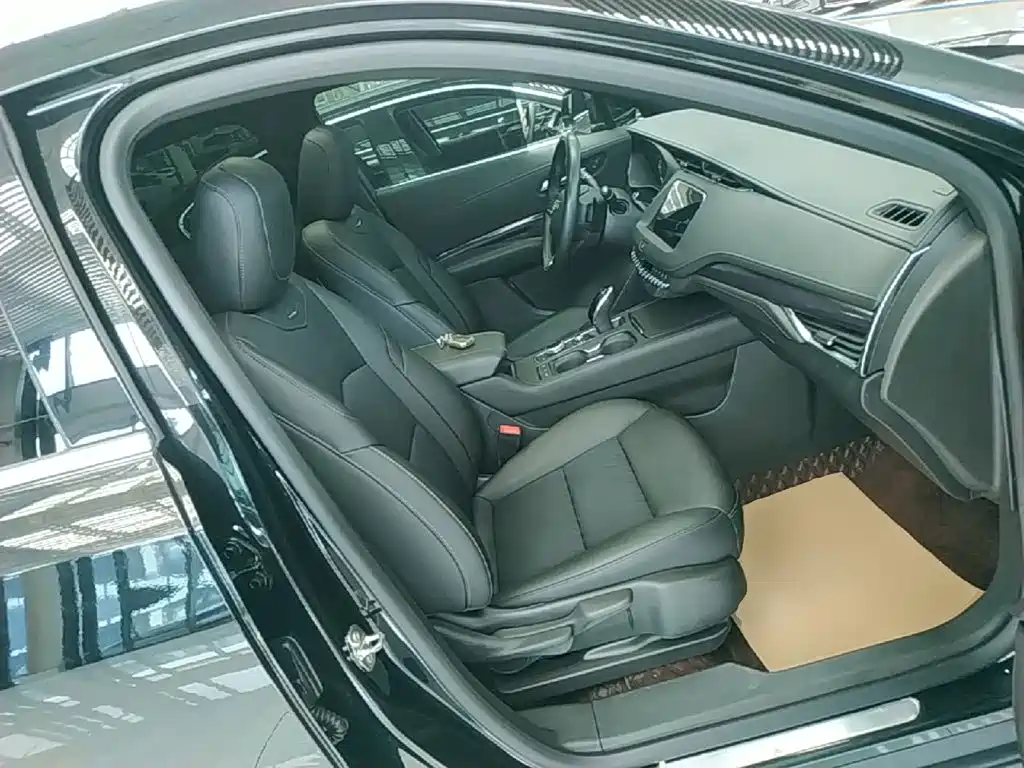 Cadillac XT4 2022 — фото 25