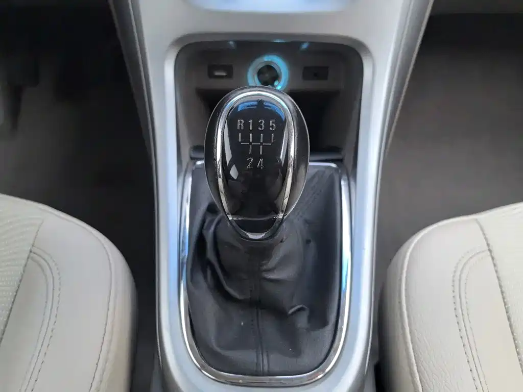 Buick Excelle 2015 — фото 13