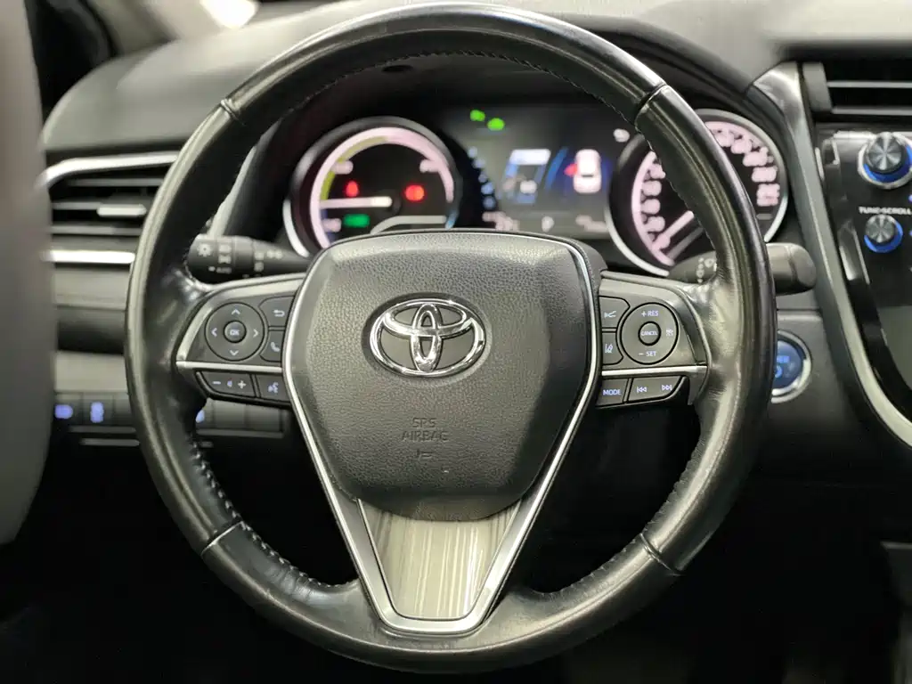 Toyota Camry 2018 — фото 12