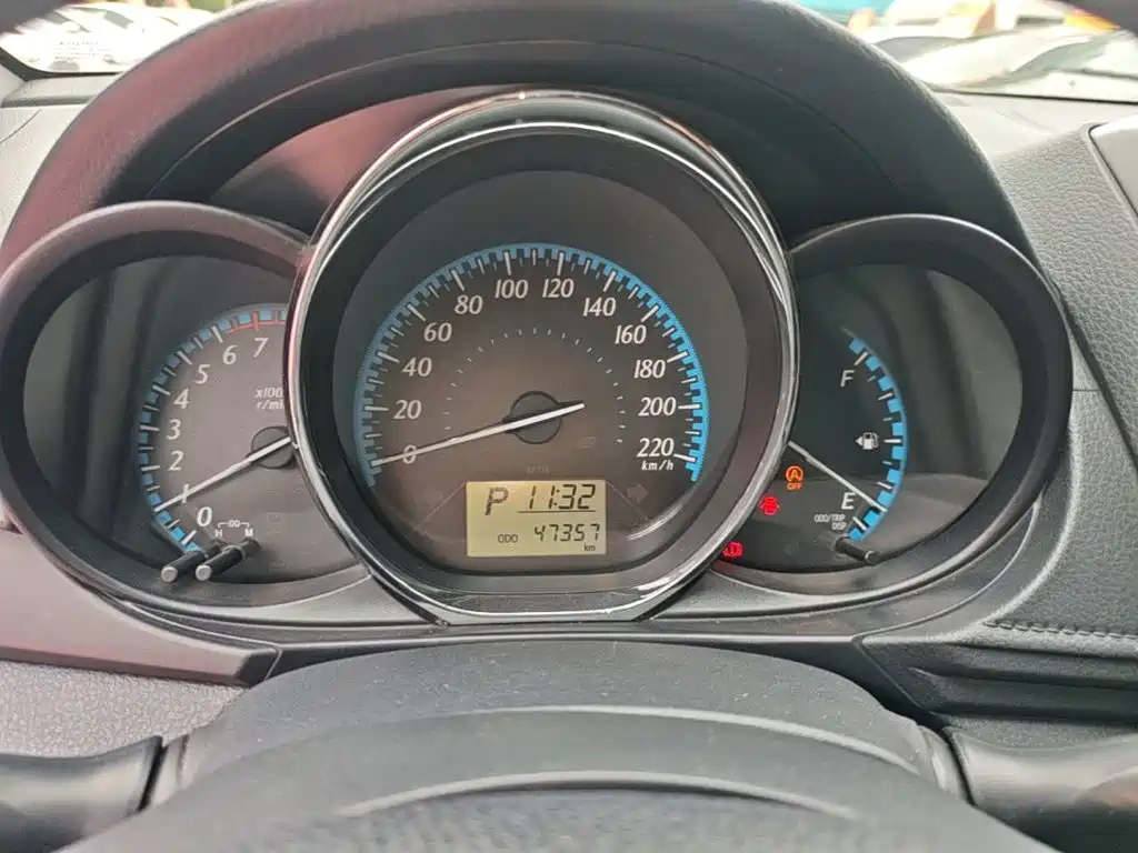 Toyota Yaris L 2018 — фото 12